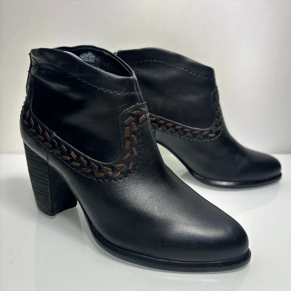 UGG Charlotte Black Leather Back Zip Stacked Heel Western Booties Size 5.5 - Picture 12 of 12